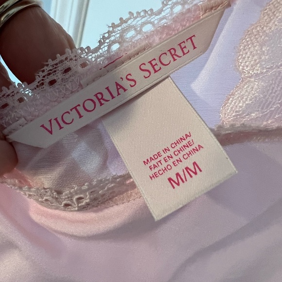 VICTORIA’S SECRET High-low Sheer Pink Lace Silk Blend Slip - Size Medium 💕 - Picture 6 of 9